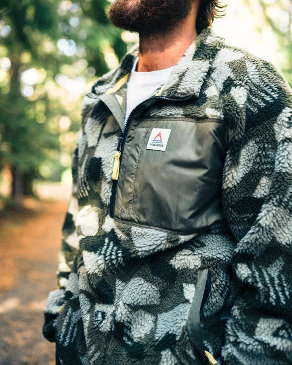 Passenger menn offroad resirkulert dyppelet sherpa fleece camo mønster av grantre 0602441