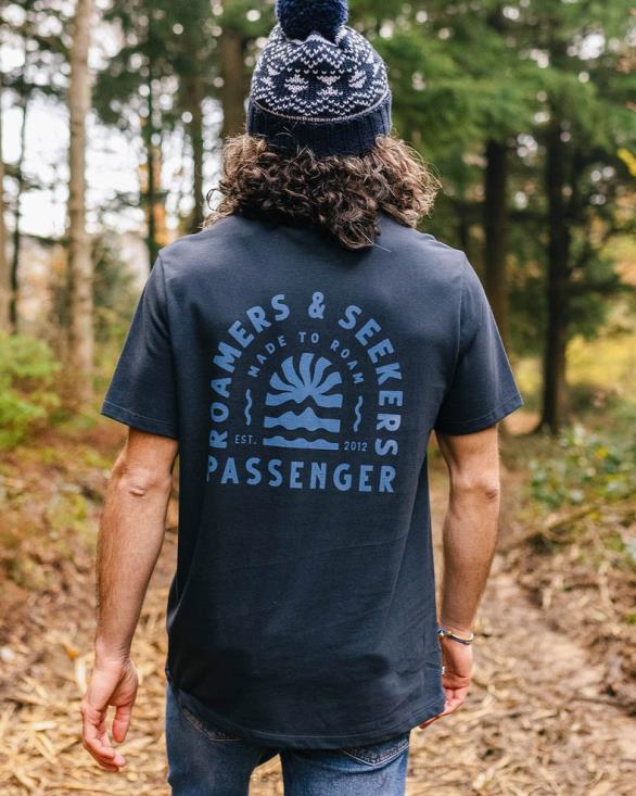Passenger menn Evenfall t-skjorte i resirkulert bomull, dyp marineblå 06024367
