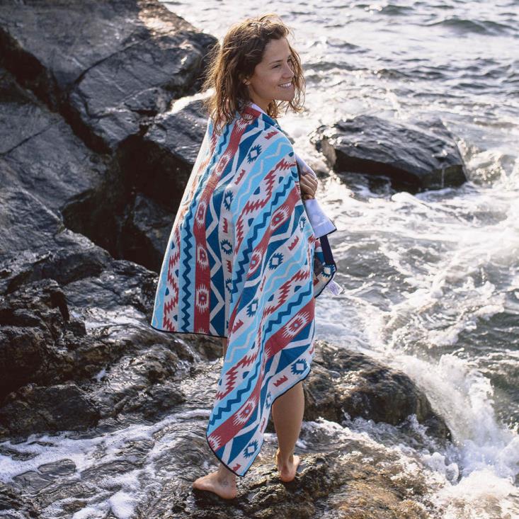 Passenger unisex portland resirkulert strandhåndkle multi geo stripe koraller 06024629